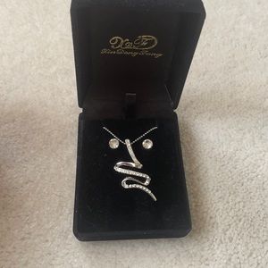 HP NWT silver tone CZ studs and pendant necklace